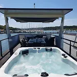 Floating House Sena *