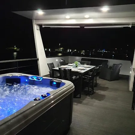 Hotel en barco Floating House Sena