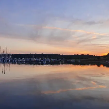 Botel Floating House Sena *