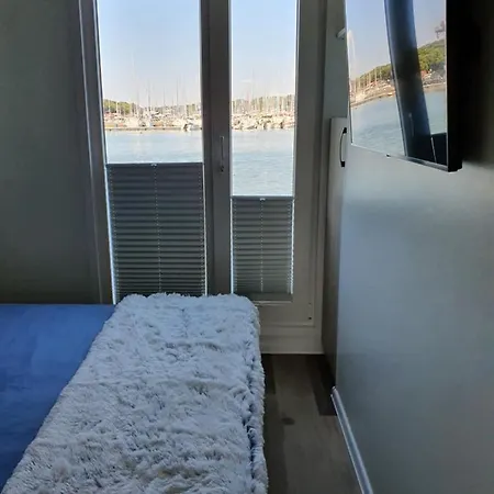 Floating House Sena Båthotell Pula