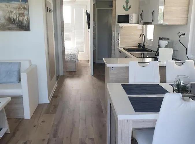 Botel Floating House Sena Pula