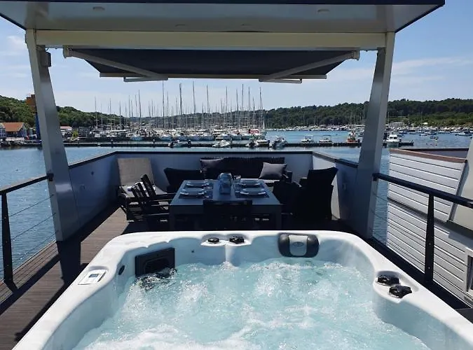 Floating House Sena *