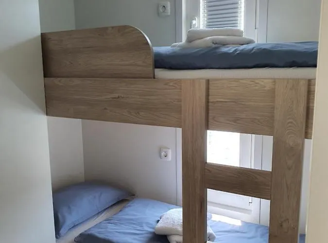 Floating House Sena Botel