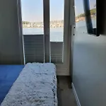 Floating House Sena Botel Pola