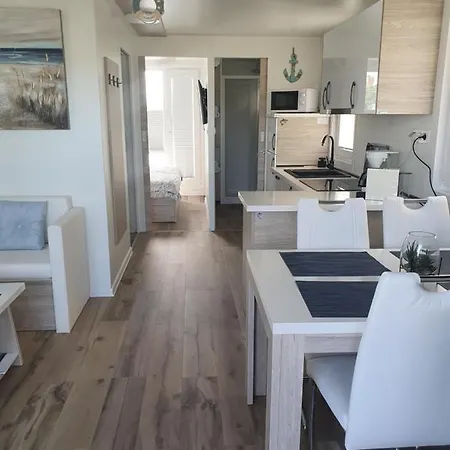 Tekne Floating House Sena Pula