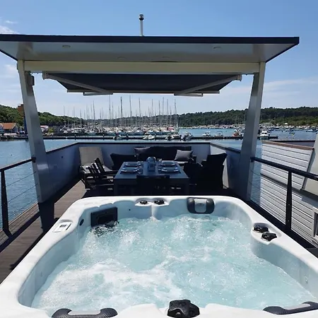 Floating House Sena *