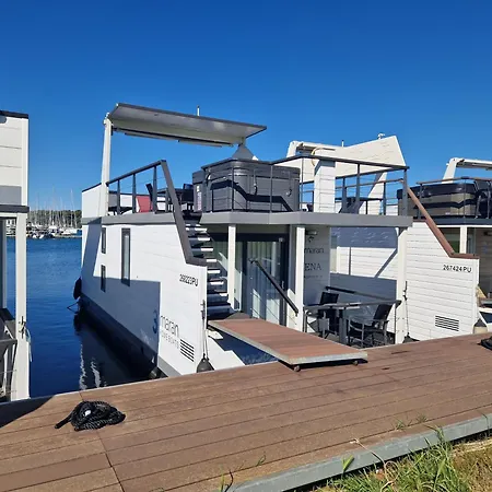 Tekne Floating House Sena Pula