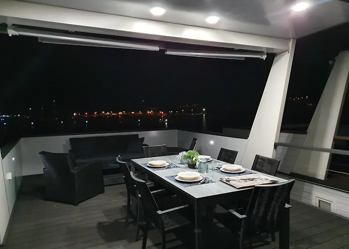 Floating House Sena * 풀라