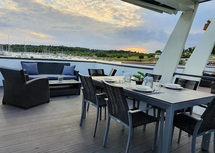 보트호텔 Floating House Sena 풀라