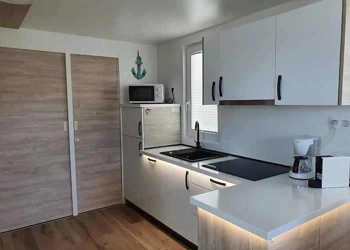 Floating House Sena 보트호텔