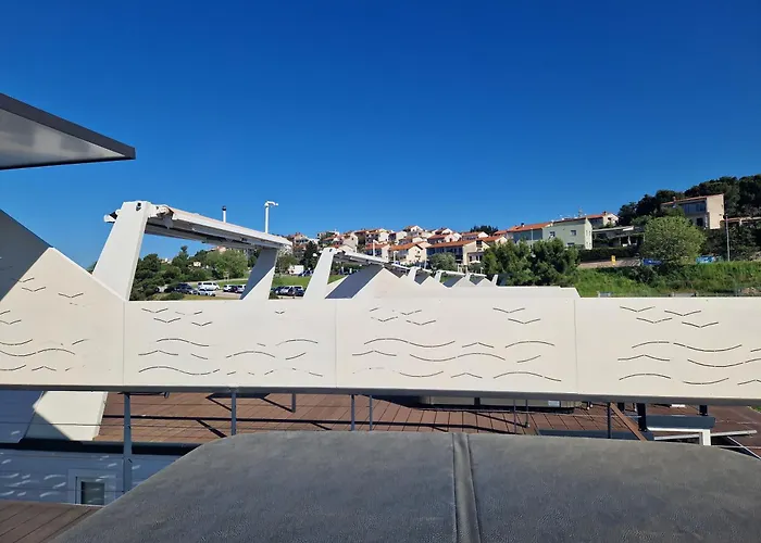 Floating House Sena 보트호텔 *