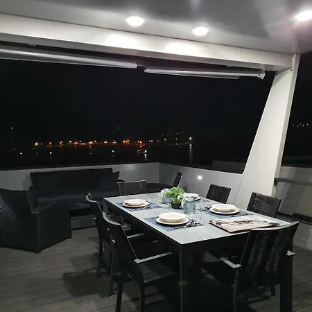 Floating House Sena * Pola
